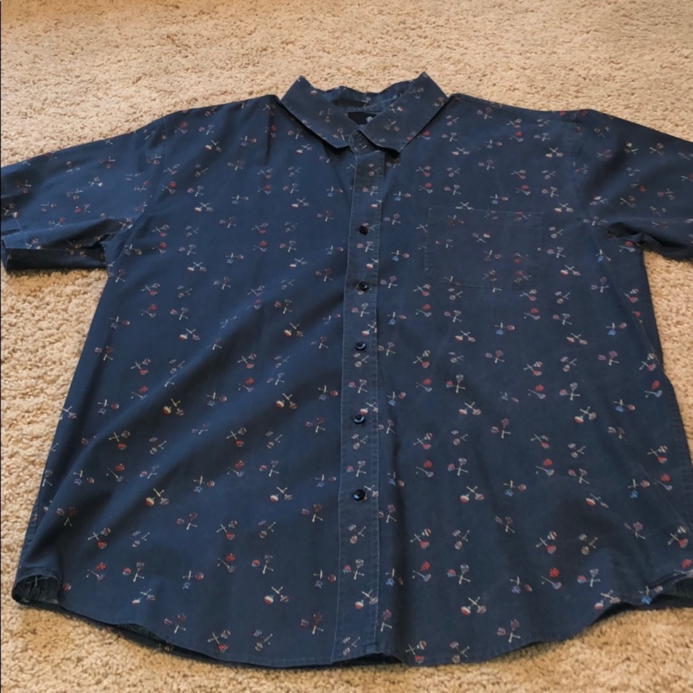 ShoutHouse Button down L